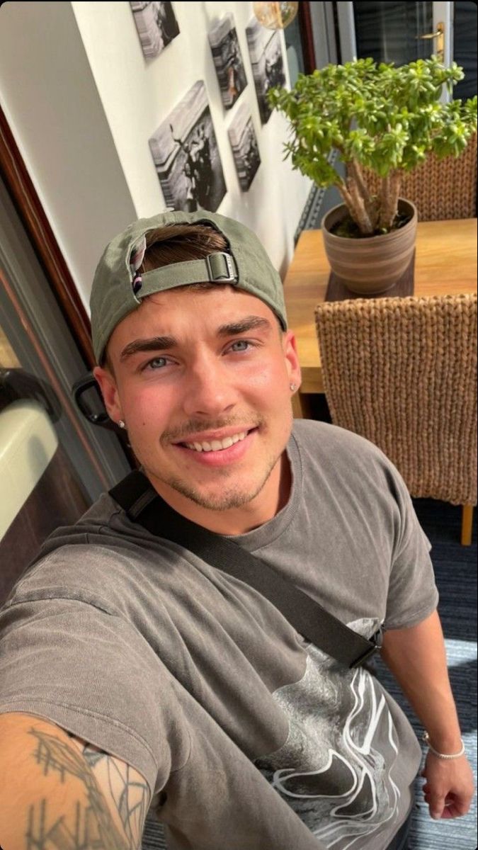 <em><strong>Carlos.R</strong></em>